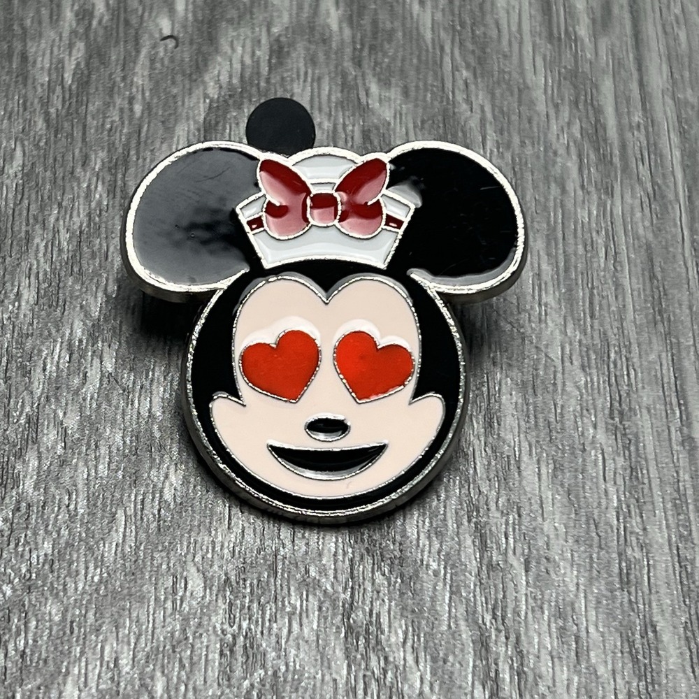 Exclusive Disney Cruise Line Sailor Minnie Mouse Disney Pin Heart Eyes Bow